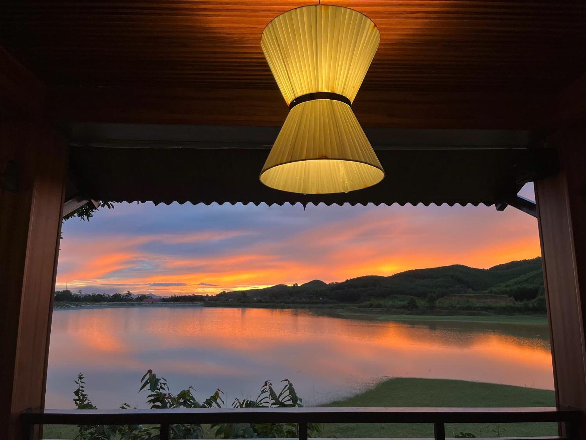 Nguyen Shack Retreat Resort Фонгня Экстерьер фото